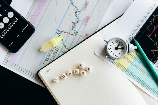 Quali sono le politiche governative che influenzano il mercato immobiliare?